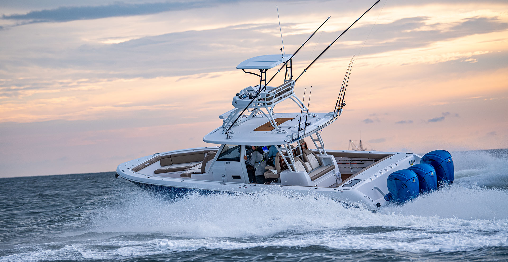 Everglades Boats: Center Console Offshore Fishing Boats