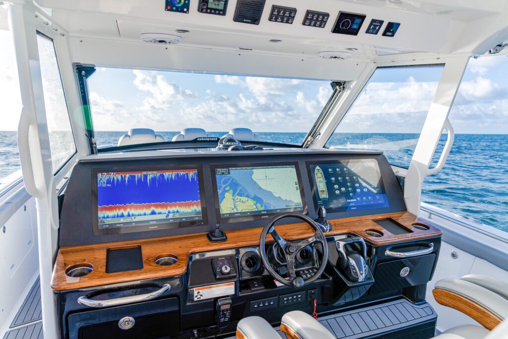 KELEKTIVE-_DSC2695 Everglades boat center console driving and navigation features