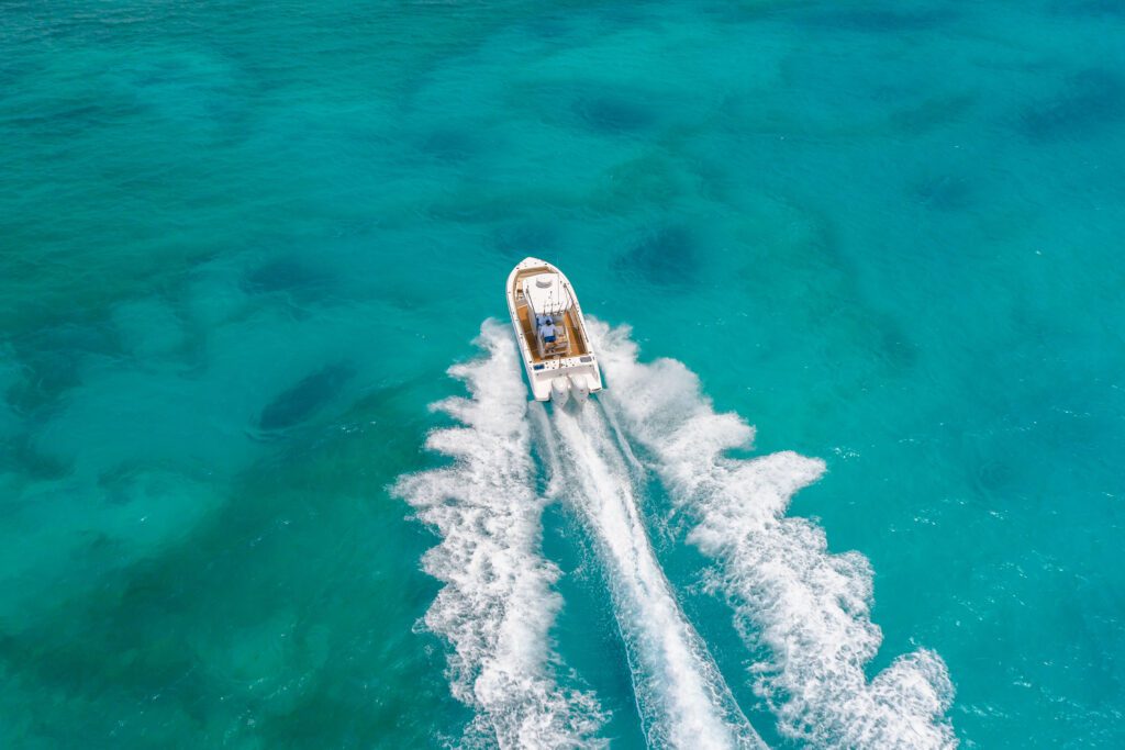 823 A boat driving through water