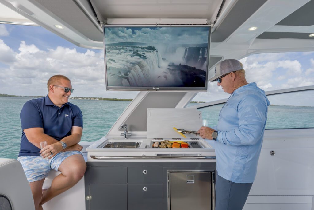 437CX – Lifestyle-18