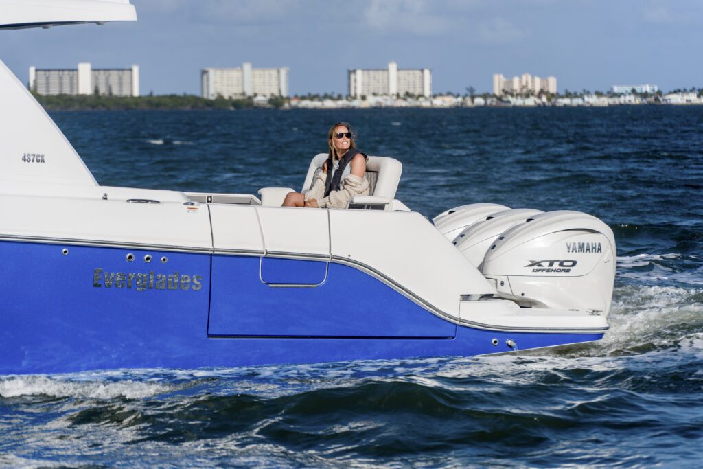 437CX – Lifestyle-36